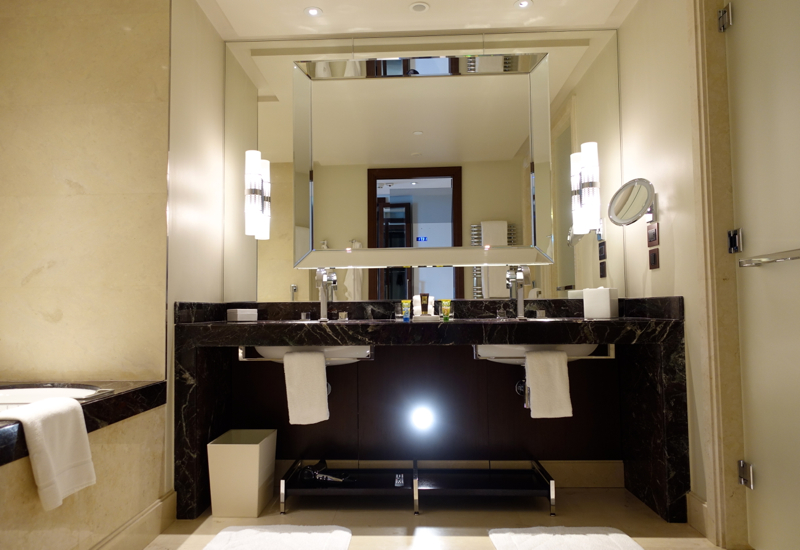 Review: Four Seasons Moscow-Premier Room Bathroom