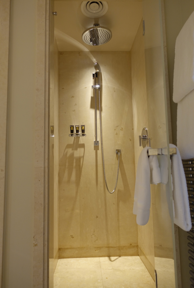 Review: Four Seasons Moscow Premier Room Rain Shower