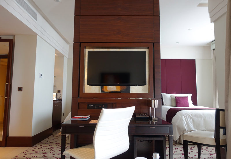 Review-Four Seasons Moscow-Premier Room Work Desk