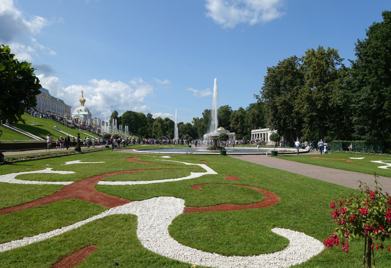 Review: Peterhof Fountains and Gardens Near St. Petersburg, Russia