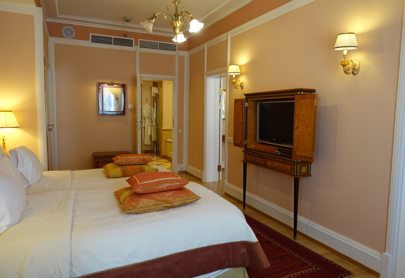 Review-Belmond Grand Hotel Europe-1 Bedroom Suite Bedroom