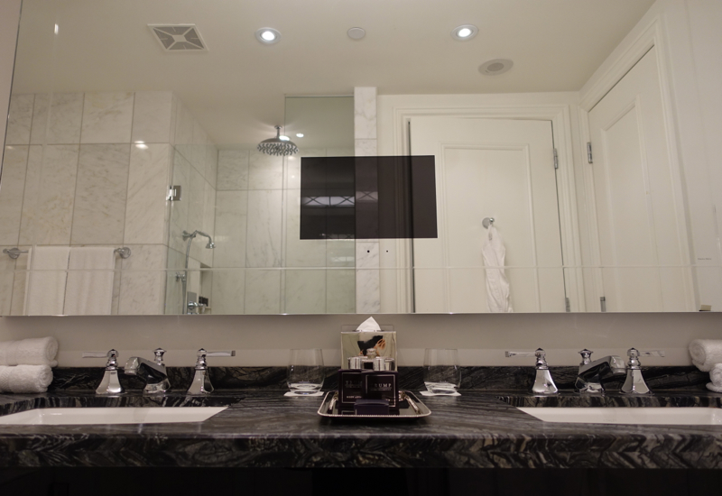 Trump Toronto Hotel Review: Superior Room Bathroom