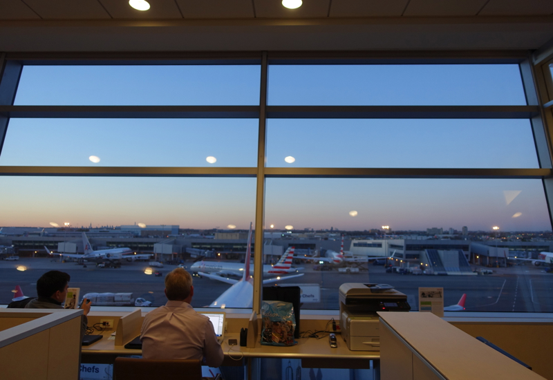 original_Review American_Admirals_Club_JFK_Terminal_8 Business_Center_and_View_of_Tarmac