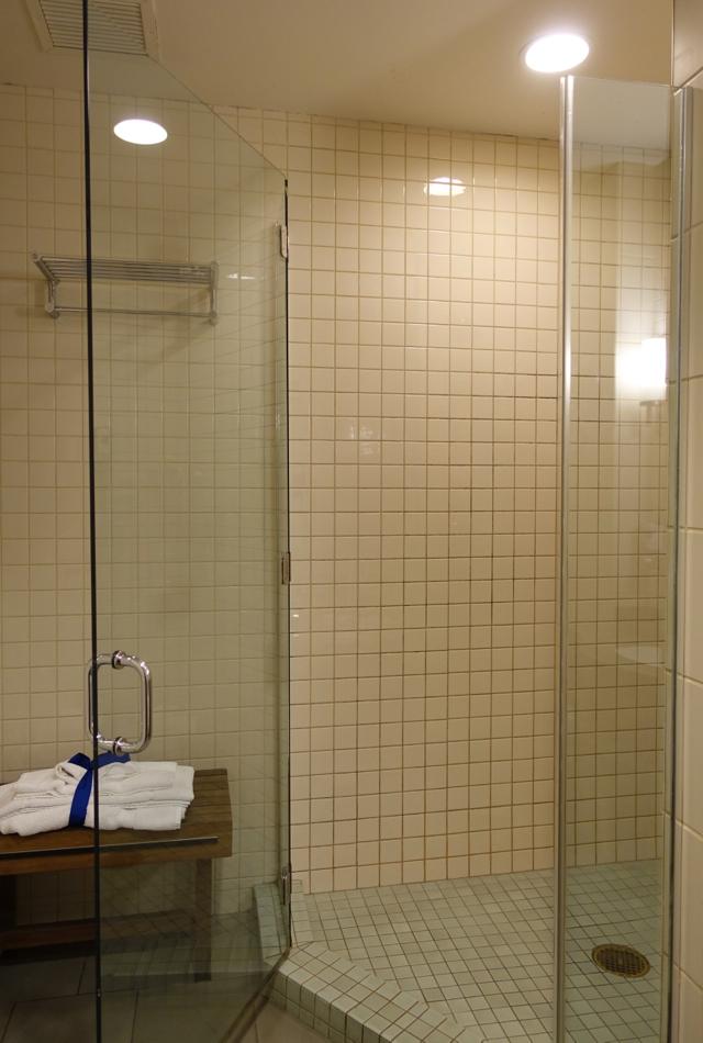 Shower and Towels, Admirals Club Lounge JFK T8 Shower Room