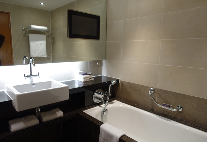 Sofitel London Heathrow Review-Luxury Room Bathroom