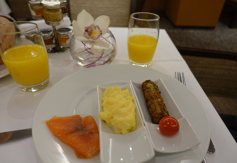 Breakfast at Club Lounge, Sofitel London Heathrow Review