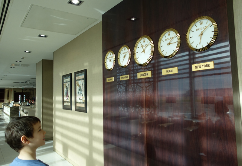 World Time Clocks, Emirates Lounge Review, LHR T3