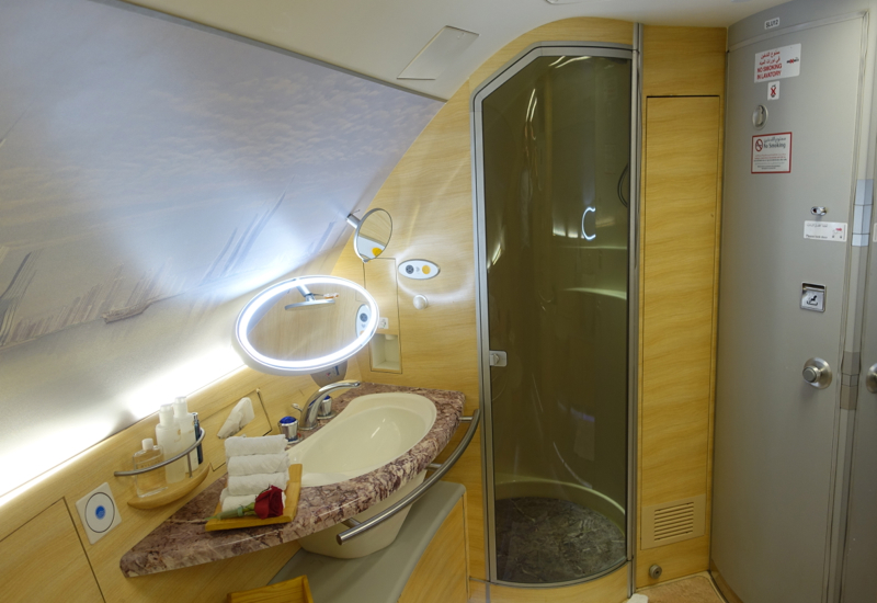 Review: Emirates First Class Shower, A380