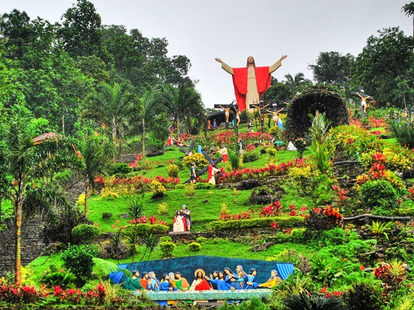 Giant Jesus at Kamay ni Hesus, Quezon