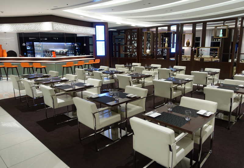 Review: Etihad Business Class Lounge, Abu Dhabi: Seating and Dining Tables