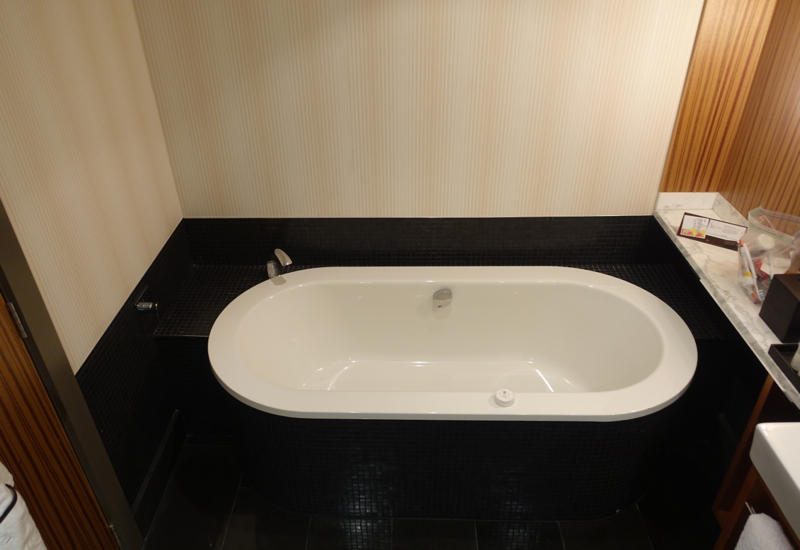 Soaking Tub, Sofitel Auckland Review