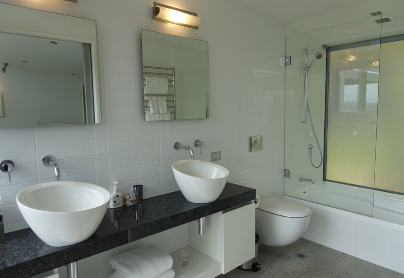 Third Bathroom with Bathtub, Eagles Spirit Villa, Eagles Nest