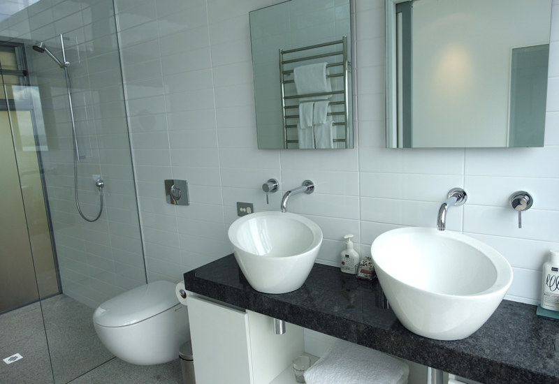 Eagle Spirit Villa Bathroom: Double Sinks - Eagles Nest Review