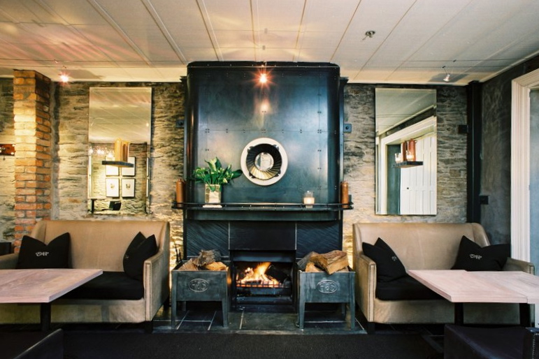 Review: Eichardt's Bar, Queenstown, New Zealand