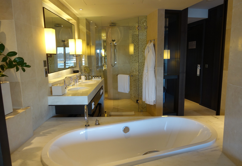 Opera Deluxe Room Bathroom, Park Hyatt Sydney Review