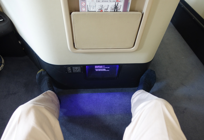 Review: Qantas A380 First Class Seat: Little Leg Room in Takeoff Position