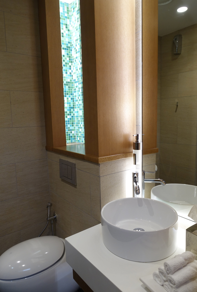 Shower Suite, Etihad Arrivals Lounge Abu Dhabi Review