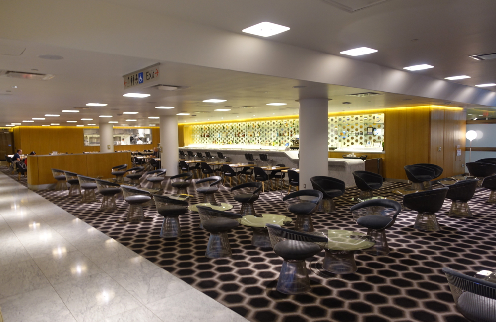 Use the Qantas First Class Lounge at LAX Without Going Through TBIT Security