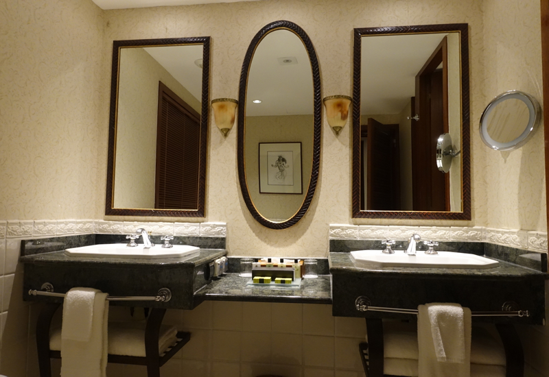 InterContinental Tahiti Review: Bathroom