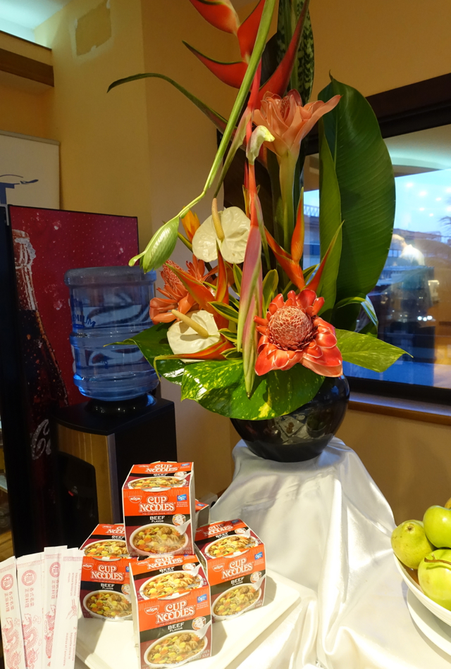 Instant Cup Noodles, Papeete Airport Business Class Lounge Review