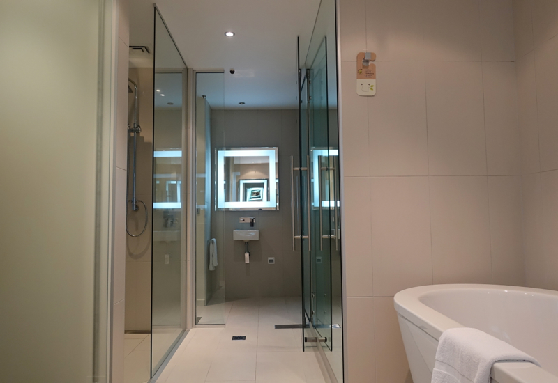 Novotel Auckland Airport Suite Bathroom Review