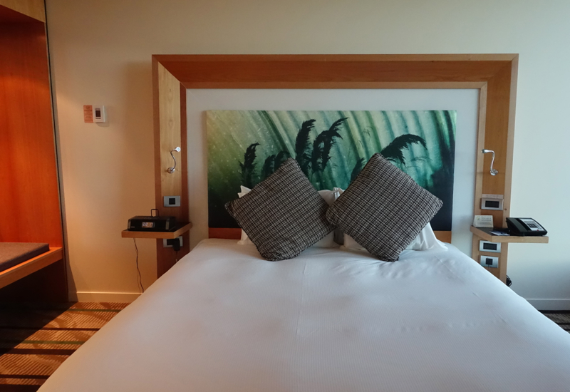 King Bed, Novotel Auckland Airport Suite Review