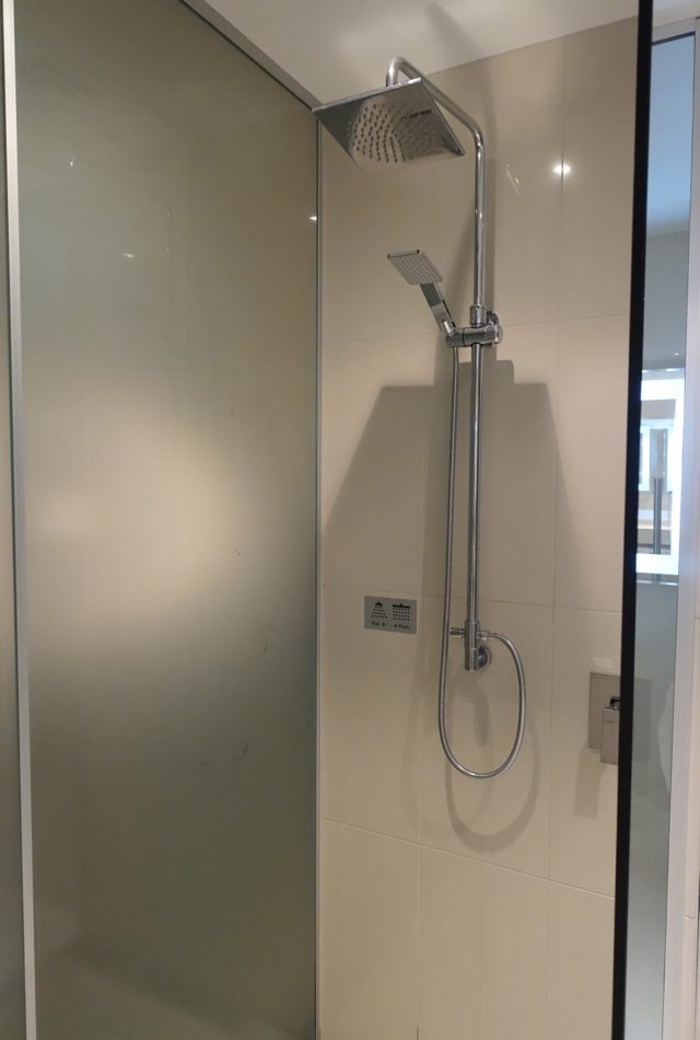 Novotel Auckland Airport Review-Suite Walk-In Shower