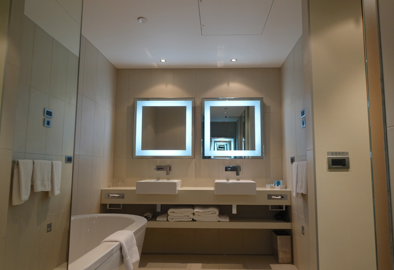 Novotel Auckland Airport Hotel Review-Suite Bathroom