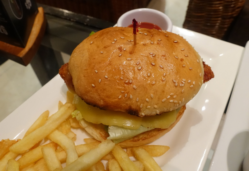 Chicken Schnitzel Burger, Sofitel Fiji Review