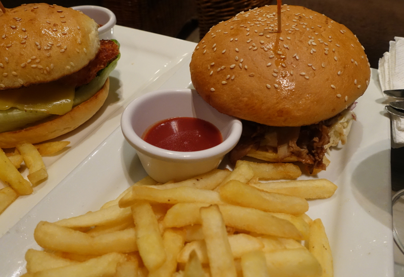 Pulled Pork Burger, Sofitel Fiji Restaurant Review