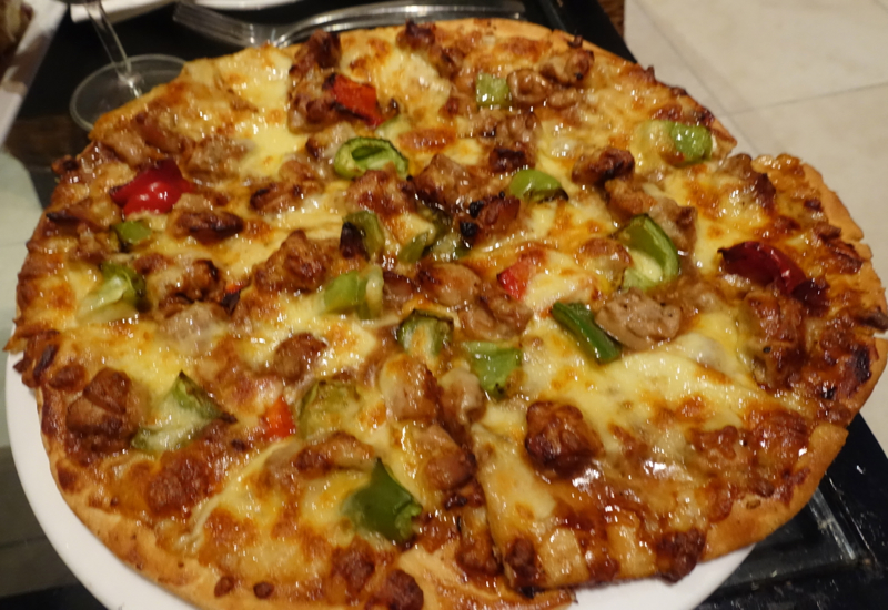 BBQ Chicken Pizza, Sofitel Fiji Restaurant Review