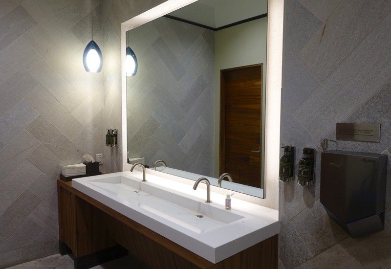 AMEX Centurion Lounge San Francisco Review-Bathroom