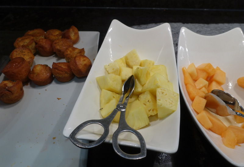 Breakfast Fruit, AMEX Centurion Lounge San Francisco Review