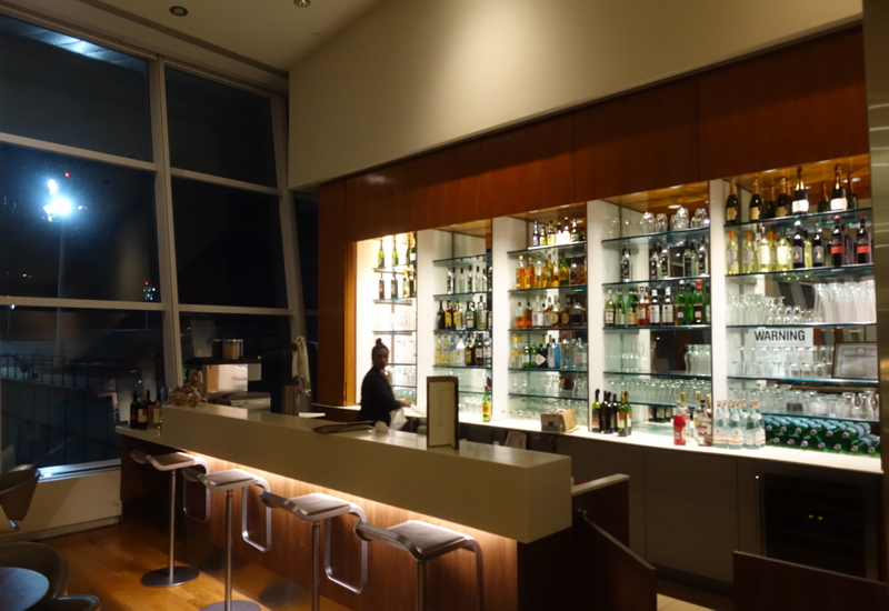 Lufthansa Senator Lounge Bar, JFK Review