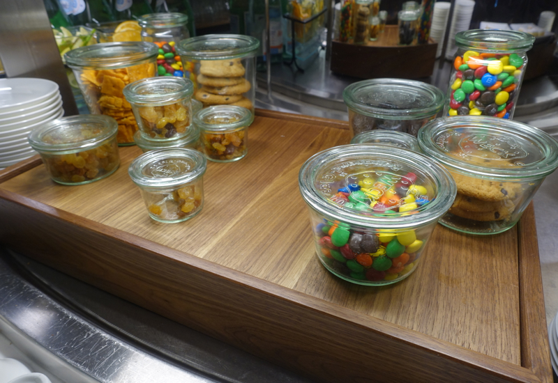 Cookies and M&Ms, Lufthansa Senator Lounge JFK Review