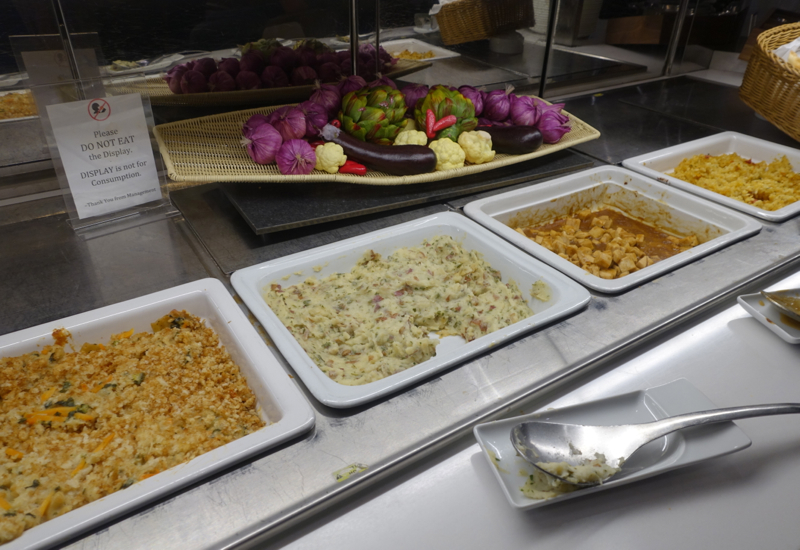 Hot Buffet, Lufthansa Senator Lounge JFK Review