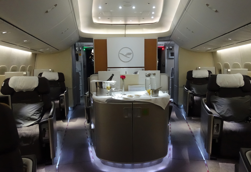 Lufthansa First Class, 747-8