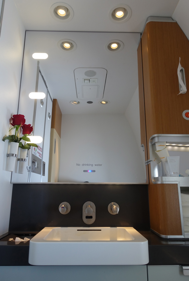 Lufthansa First Class Bathroom, 747-8 Review