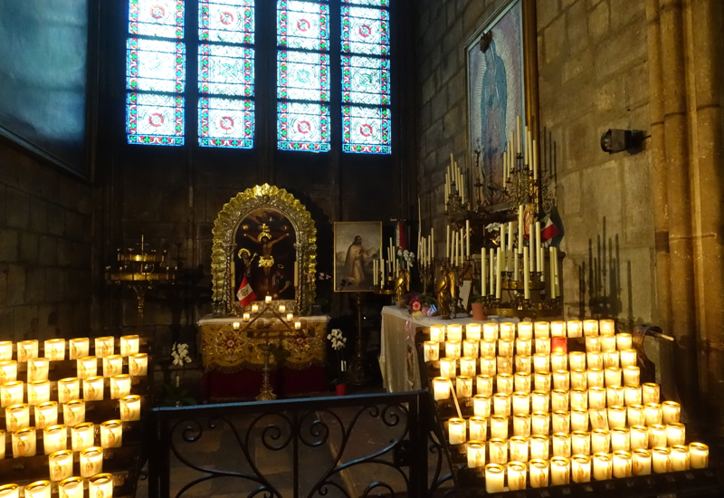 Candles Inside Notre Dame, Paris Muse Walking Tour Review