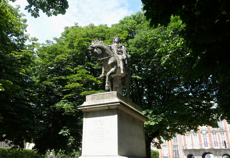 Louis XIII Statue, Place des Vosges, Paris Muse Review