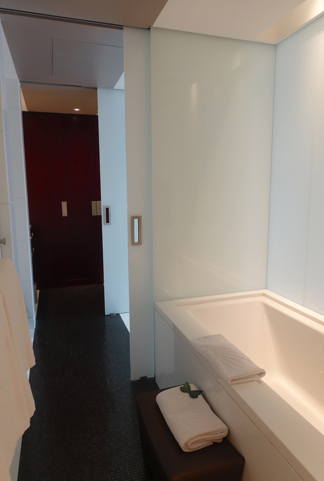 Mandarin Room Bathroom, Mandarin Oriental Paris Hotel Review