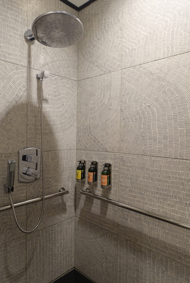 Shower, AMEX Centurion Lounge Houston IAH Review