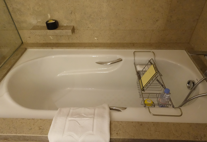 Deluxe City View Room Soaking Tub, Shangri-La at The Shard London Review