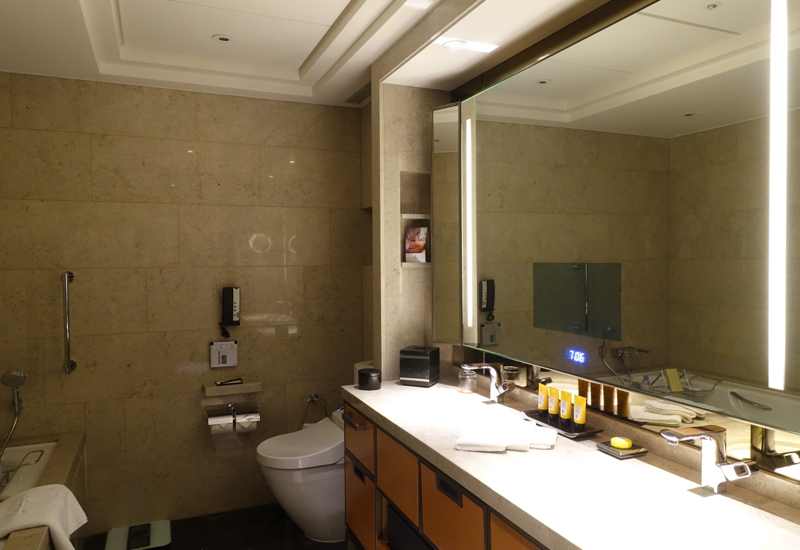 Deluxe City View Bathroom, Shangri-La at The Shard London Review