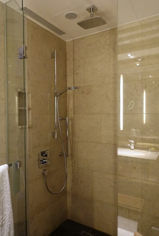 Deluxe City View Room Rain Shower, Shangri-La at The Shard London Review