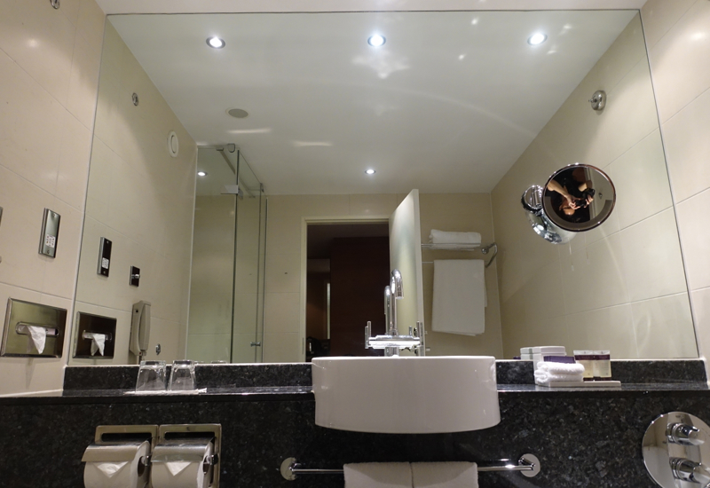 Classic Room Bathroom, Sofitel London Heathrow Review