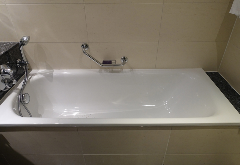 Classic Room Bathtub, Sofitel London Heathrow Review