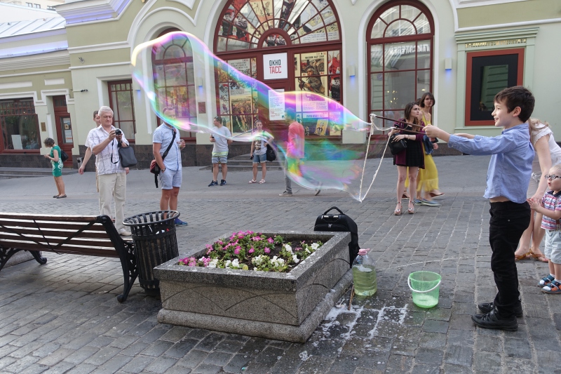 Giant Bubble Making, Moscow, Russia