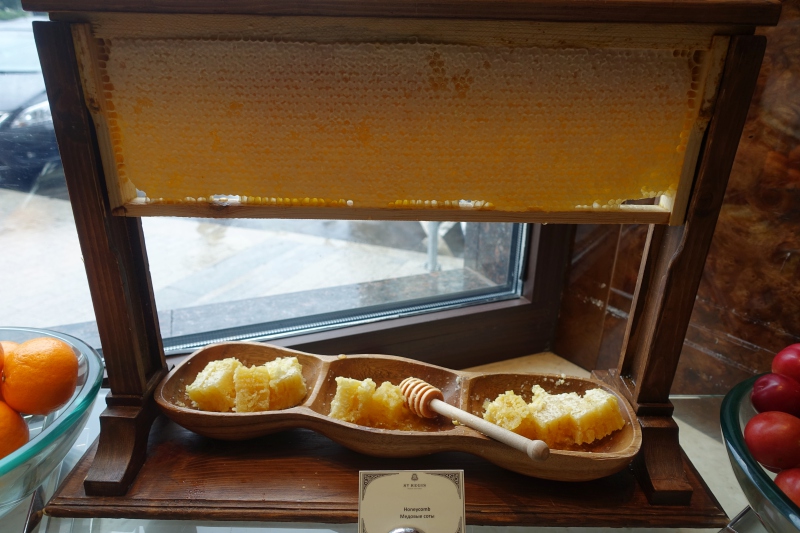 Honeycomb, St. Regis Moscow Nikolskaya Breakfast Review