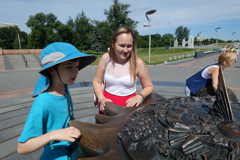 Exploring the Sundial, Cosmonauts Alley